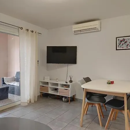 Appartement T2 Avec Terrasse Sud Rochefort-du-Gard Exterior photo
