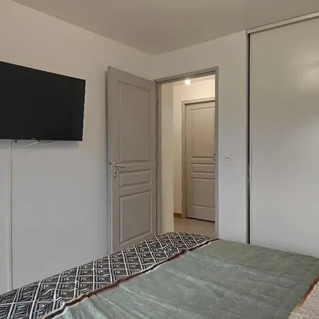 Appartement T2 Avec Terrasse Sud Rochefort-du-Gard Exterior photo