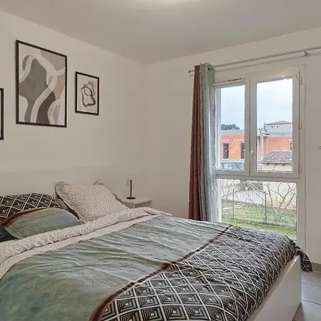 Appartement T2 Avec Terrasse Sud Rochefort-du-Gard Exterior photo